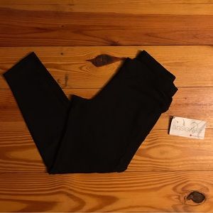 Ainslie Wear Black Lace Capris Tuxedo Palace Jacquard Dance Leggings, NWT, M